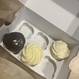 Left: peanut butter cup , middle: lemonlicious, right vanilla w/vanilla