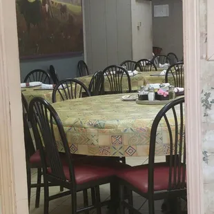 Seating with flat screen tv and cloth napkins is a plus.
