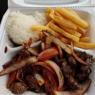 Lomo saltado