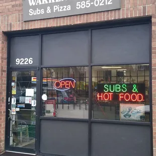 the entrance to warren street deli