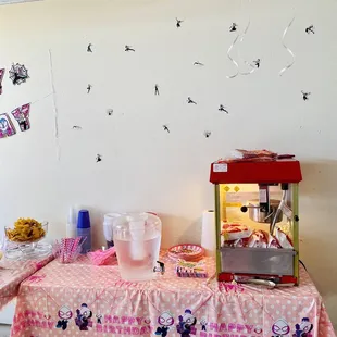 Popcorn Machine provided by Keiki Jump!