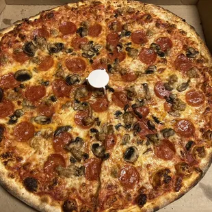 Large New York Pizza (pepperoni, sausage, mushroom) ordered for takeout
