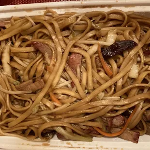 Pork lo mein