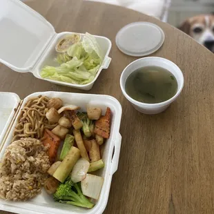 Scallop hibachi lunch special that comes with soup and salad. Delicious and inexpensive.