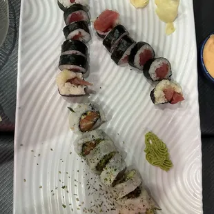 I have no idea where this chef was trained. Pic of how the sushi is cut and served.