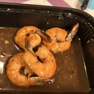 a close up of shrimp in a pan