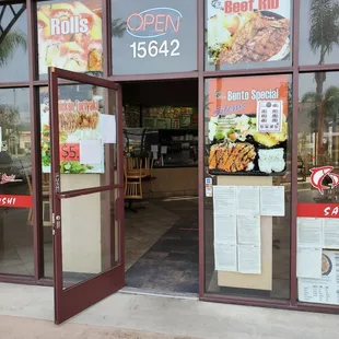 the outside of a restaurant