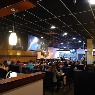 a crowded restaurant