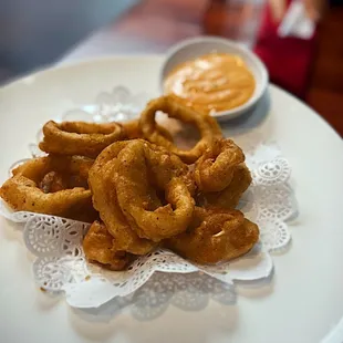 onion rings and dipping sauce