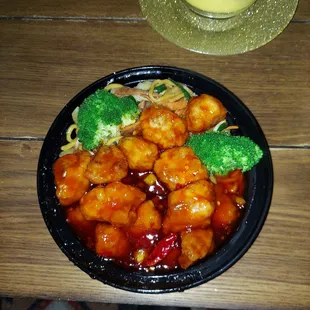 General tso lunch special with pork lo mein