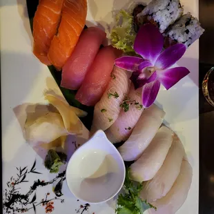 Sushi and Spicy Tuna Roll
