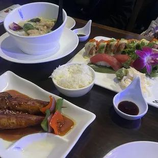 A05. Yakitori, S17. Green Curry Chicken, J17. Tuna Sushi, 108. Tuna Roll, 223. Fabulous Roll