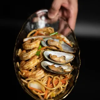 F3. Seafood Stir Fried Noodle