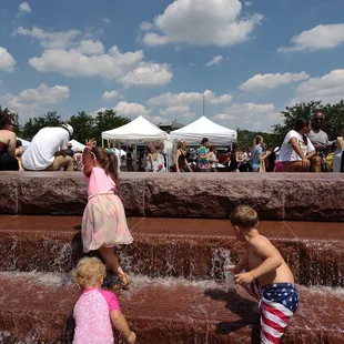 #waterfallsteps at #washingtonpark in #otr #summertime @yelpcincy #familytime