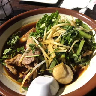 Wat Dong Moon Lek Pork Noodles