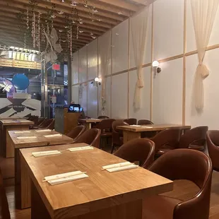 sushi and sashimi, interior