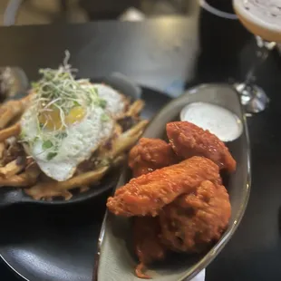 Buffalo wings &amp; loaded fries