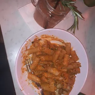 VODKA TOMATO PASTA (V)