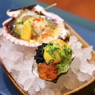 Honeymoon oyster and Peruvian bay scallop from raw bar IG:@tinyhangrytiff