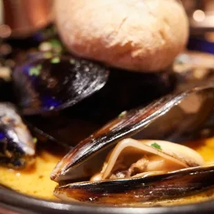Farmed Whale&apos;s Cove mussels garbanzo w/ pancetta, harissa, parsley and lemon (close-up)