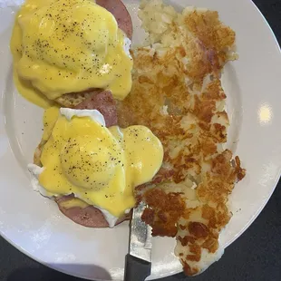 Eggs Benedict with crispy home fries !