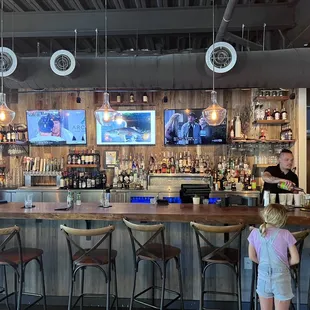 Main bar