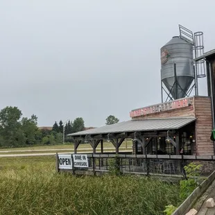 a view of the outside of the building
