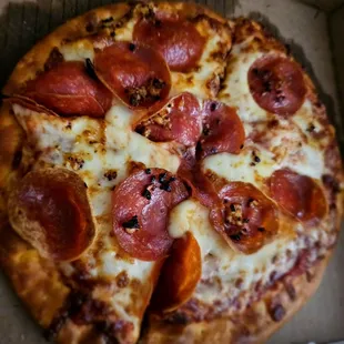 Kid size garlic and pep pizza