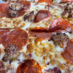 Mate's sausage &amp; pepperoni pizza