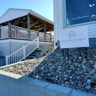 the entrance to the restaurant