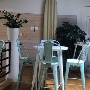 Charming, beach-y and clean, relaxing ambiance