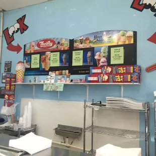 the inside of a fast food restaurant