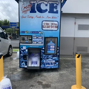 Our Big waterbot!  1000lbs of ice ready when you are!!!