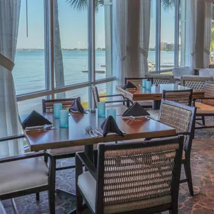 Indoor dining at Watercolour Grillhouse at Clearwater Beach Marriott Suites on Sand Key photo by @EatLocalFlorida