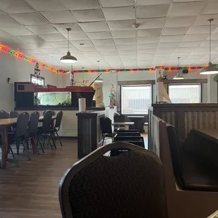 Dining area, entrance