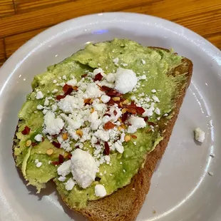 Avocado toast (half)