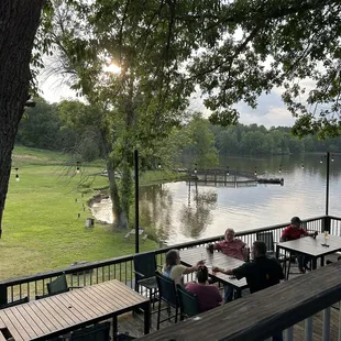 Deck deck overlooking water