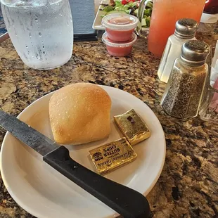 Cheap diner rolls with hospital butter