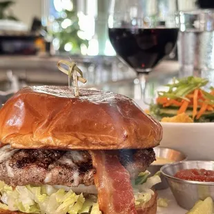 Happy hour burger 7/10