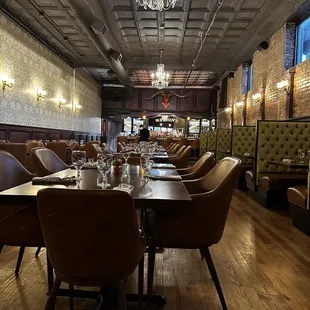 Main dining area with the full bar at the back