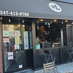 the outside of the restaurant