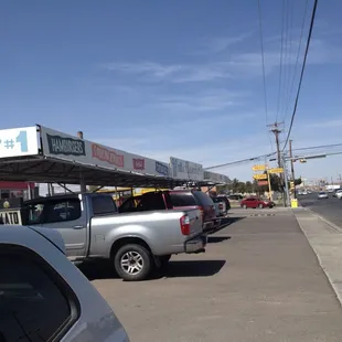 No that's not parking it's kinda the drive thru no wait,  what is it???