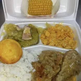 Smothered chicken and rice
