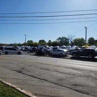 9:30am rush to the Waukesha Market. (September 2019)