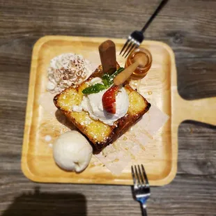 Honey toast with ice cream - might be the one item I don't order again. Not bad but if I eat dessert, the calories have to be well worth it