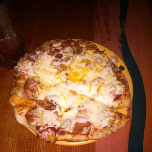 Look at that cheese!  And note the mostly empty beer to go with it!