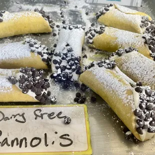 Cannolis!!