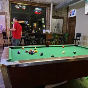 Pool table with no chalk