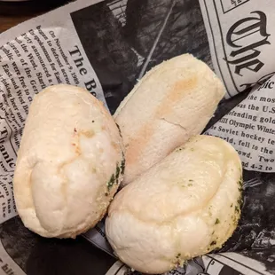 Garlic dinner rolls