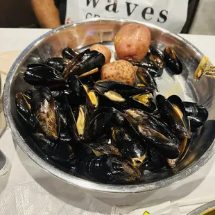 1 lb. of mussels